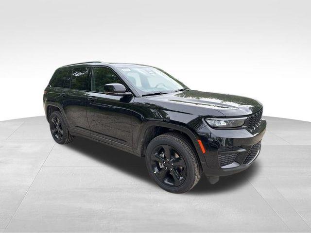 new 2025 Jeep Grand Cherokee car, priced at $41,652