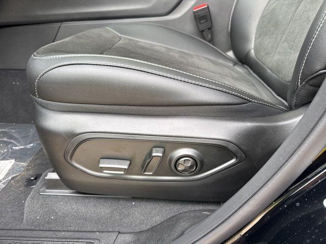 new 2025 Jeep Grand Cherokee car, priced at $41,652
