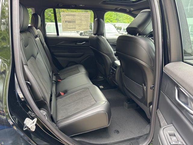 new 2025 Jeep Grand Cherokee car, priced at $41,652