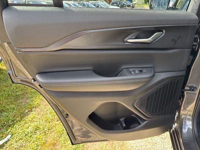 new 2025 Jeep Grand Cherokee car, priced at $37,328