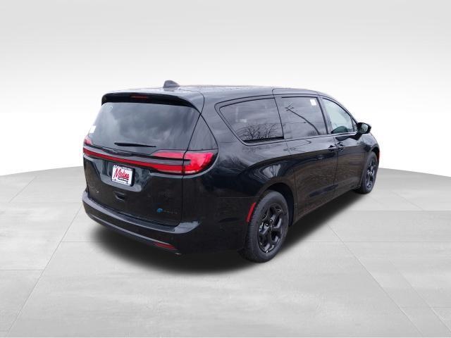 new 2024 Chrysler Pacifica Hybrid car, priced at $55,565