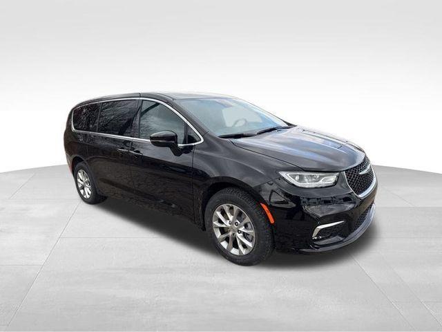 new 2025 Chrysler Pacifica car, priced at $39,831