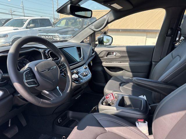 new 2026 Chrysler Pacifica car, priced at $39,484