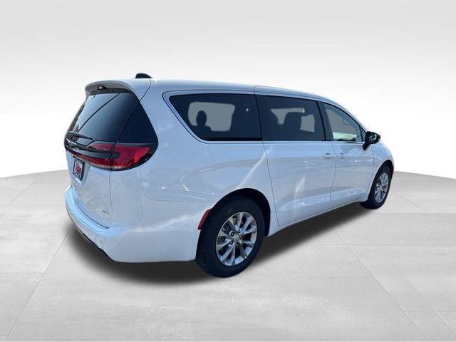 new 2026 Chrysler Pacifica car, priced at $39,484