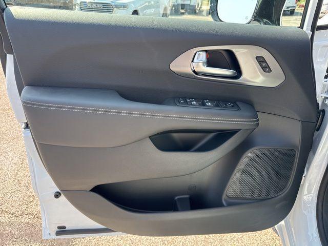 new 2026 Chrysler Pacifica car, priced at $39,484