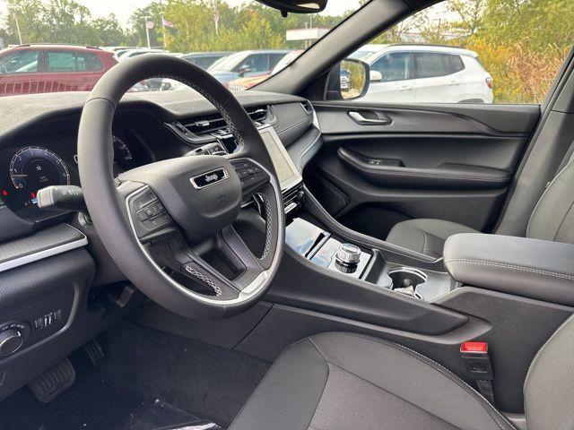 new 2025 Jeep Grand Cherokee car, priced at $35,754