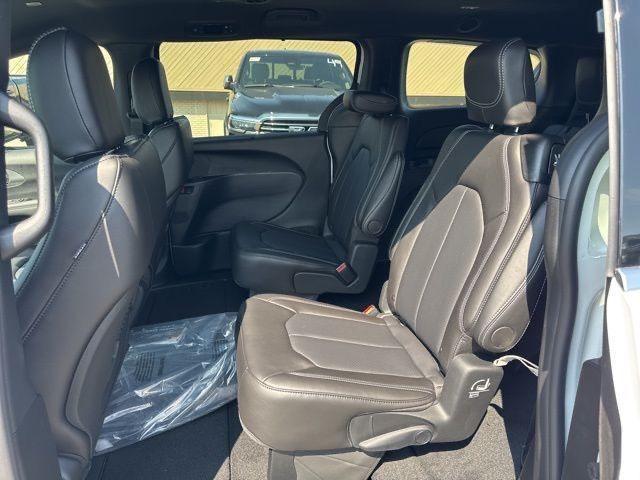 new 2026 Chrysler Pacifica car, priced at $36,012