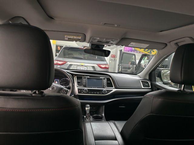 used 2019 Toyota Highlander car, priced at $28,995