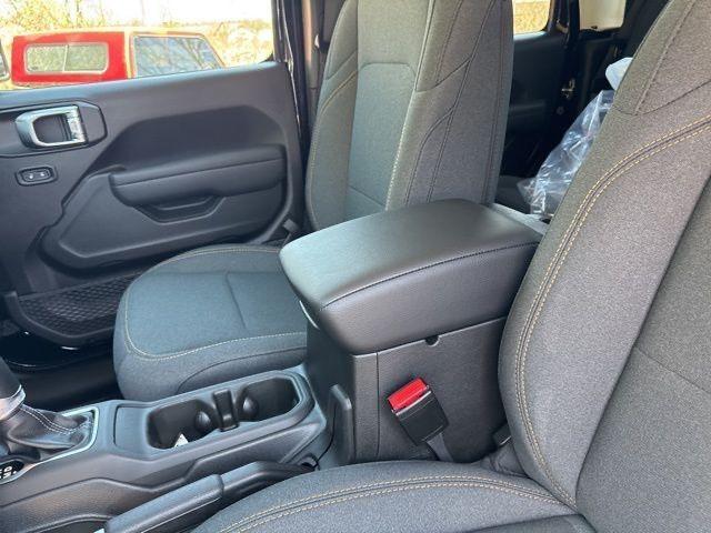 new 2025 Jeep Gladiator car, priced at $45,473
