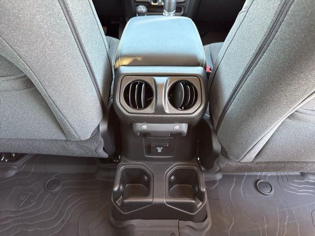new 2025 Jeep Wrangler car, priced at $46,517