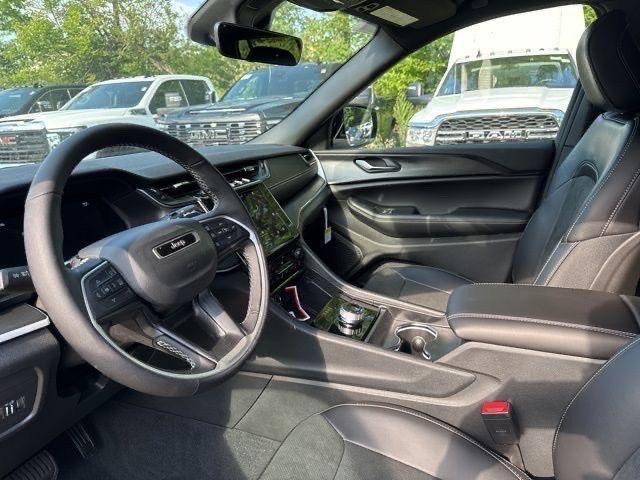 new 2025 Jeep Grand Cherokee car, priced at $39,598