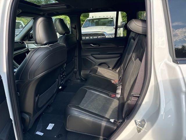 new 2025 Jeep Grand Cherokee car, priced at $39,598