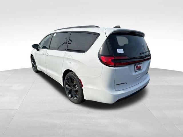 new 2024 Chrysler Pacifica car, priced at $39,507