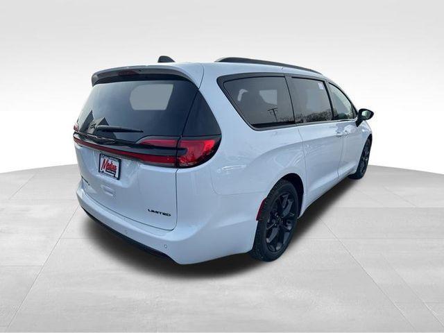 new 2024 Chrysler Pacifica car, priced at $39,507