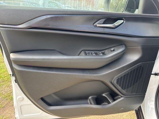 new 2025 Jeep Grand Cherokee car, priced at $35,810