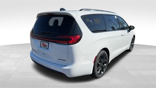 new 2024 Chrysler Pacifica car, priced at $39,507