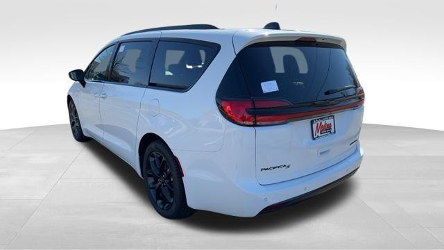 new 2024 Chrysler Pacifica car, priced at $39,507