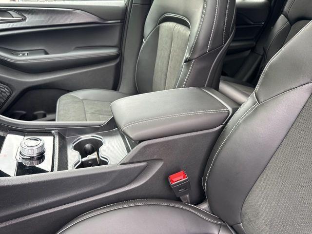 new 2025 Jeep Grand Cherokee car, priced at $42,210