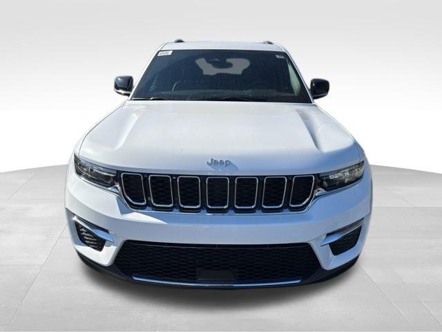 new 2025 Jeep Grand Cherokee car, priced at $40,160