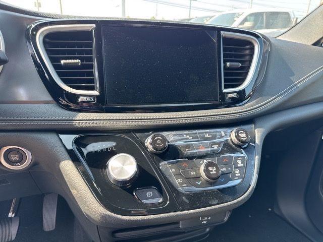 new 2026 Chrysler Pacifica car, priced at $35,762