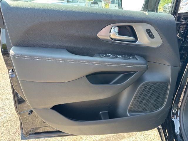 new 2026 Chrysler Pacifica car, priced at $35,762