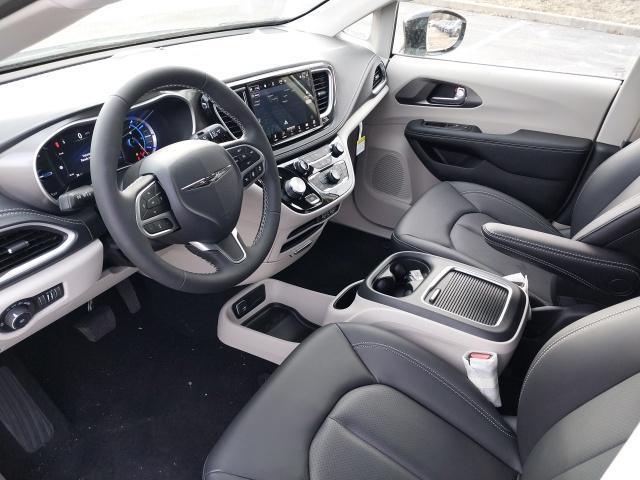 new 2024 Chrysler Pacifica Hybrid car, priced at $50,075