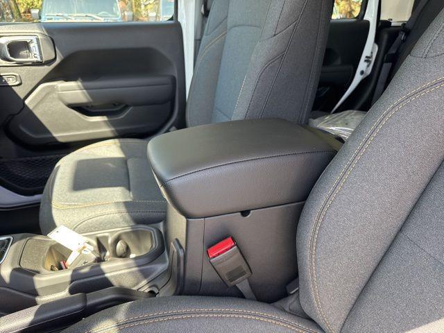 new 2025 Jeep Gladiator car, priced at $44,878