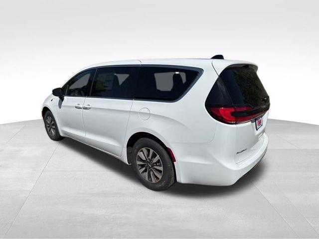new 2025 Chrysler Pacifica Hybrid car, priced at $39,067