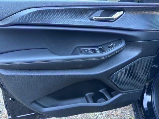 new 2025 Jeep Grand Cherokee car, priced at $37,328