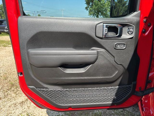 new 2025 Jeep Wrangler car, priced at $45,304
