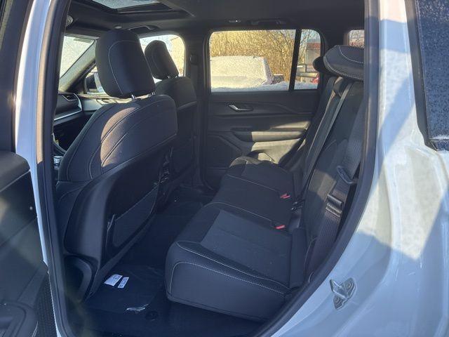 new 2025 Jeep Grand Cherokee car, priced at $37,337