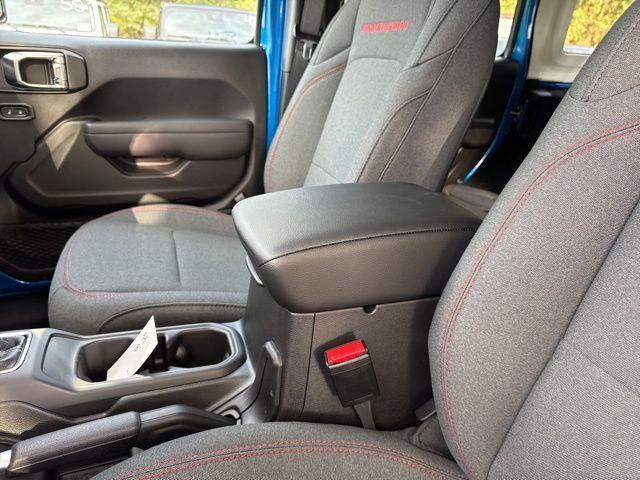 new 2025 Jeep Wrangler car, priced at $55,588