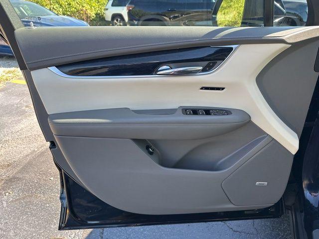 used 2022 Cadillac XT6 car, priced at $35,995