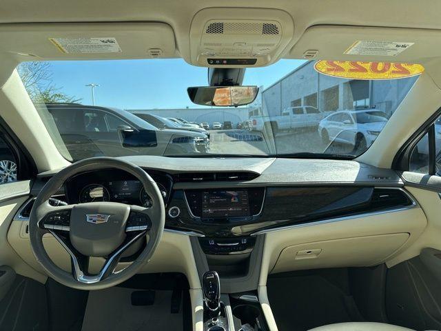 used 2022 Cadillac XT6 car, priced at $35,995