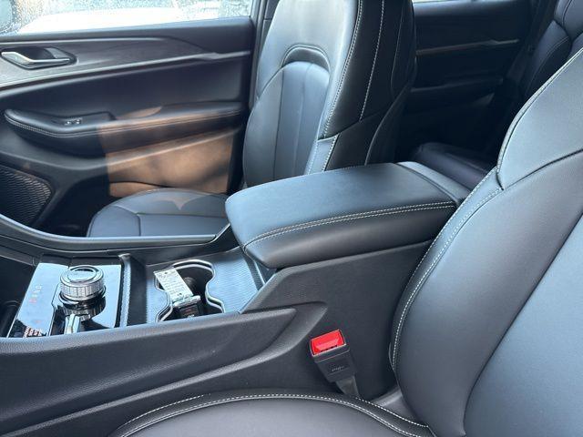 new 2025 Jeep Grand Cherokee car, priced at $42,013