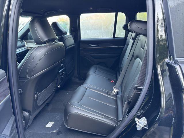 new 2025 Jeep Grand Cherokee car, priced at $42,013
