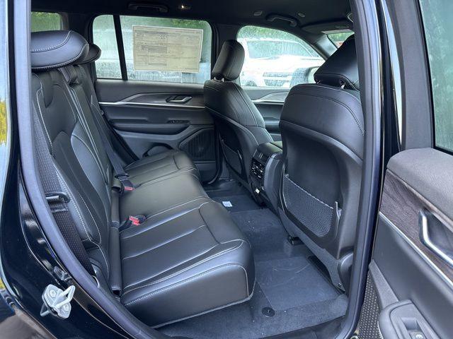 new 2025 Jeep Grand Cherokee car, priced at $42,013