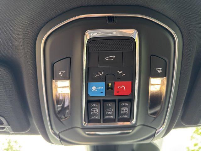 new 2025 Jeep Grand Cherokee car, priced at $43,555