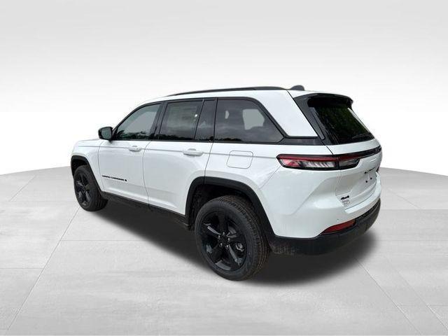 new 2025 Jeep Grand Cherokee car, priced at $43,555