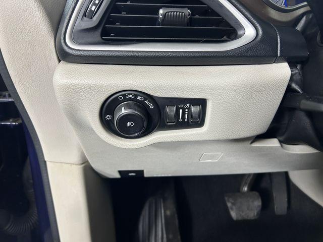 used 2018 Chrysler Pacifica car, priced at $12,995