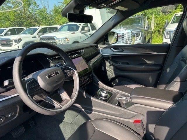 new 2025 Jeep Grand Cherokee car, priced at $42,734