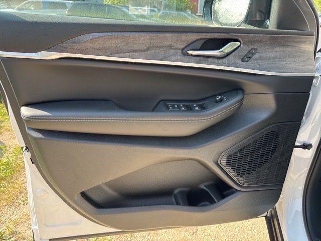 new 2025 Jeep Grand Cherokee car, priced at $42,734