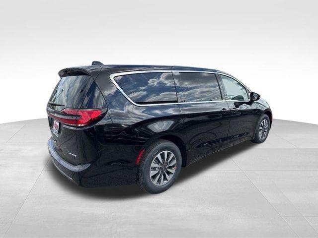 new 2025 Chrysler Pacifica Hybrid car, priced at $39,067