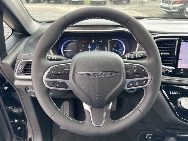 new 2025 Chrysler Pacifica Hybrid car, priced at $39,067