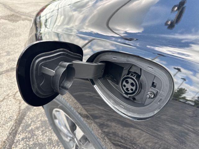 new 2025 Chrysler Pacifica Hybrid car, priced at $39,067