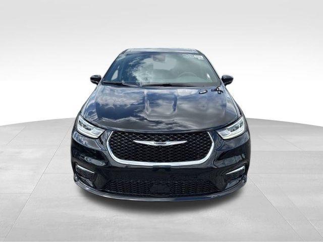 new 2025 Chrysler Pacifica Hybrid car, priced at $39,067