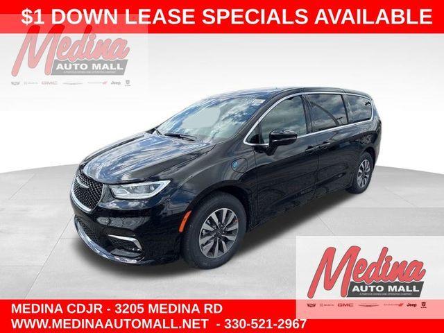 new 2025 Chrysler Pacifica Hybrid car, priced at $39,067