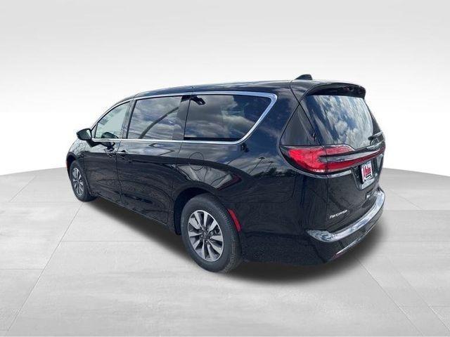 new 2025 Chrysler Pacifica Hybrid car, priced at $39,067