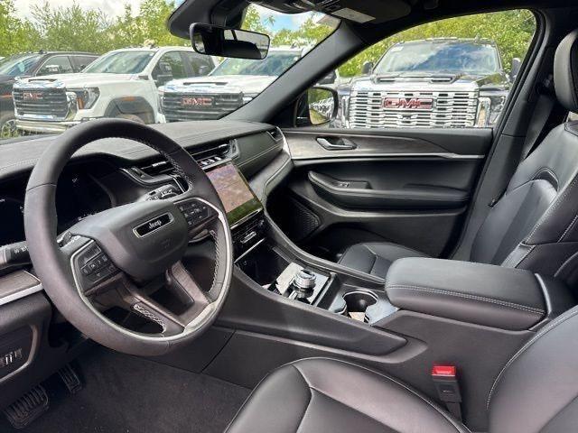 new 2025 Jeep Grand Cherokee car, priced at $42,013