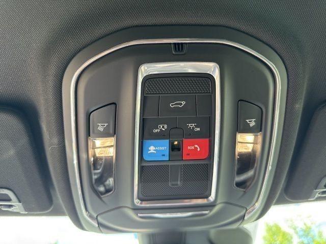 new 2025 Jeep Grand Cherokee car, priced at $42,013